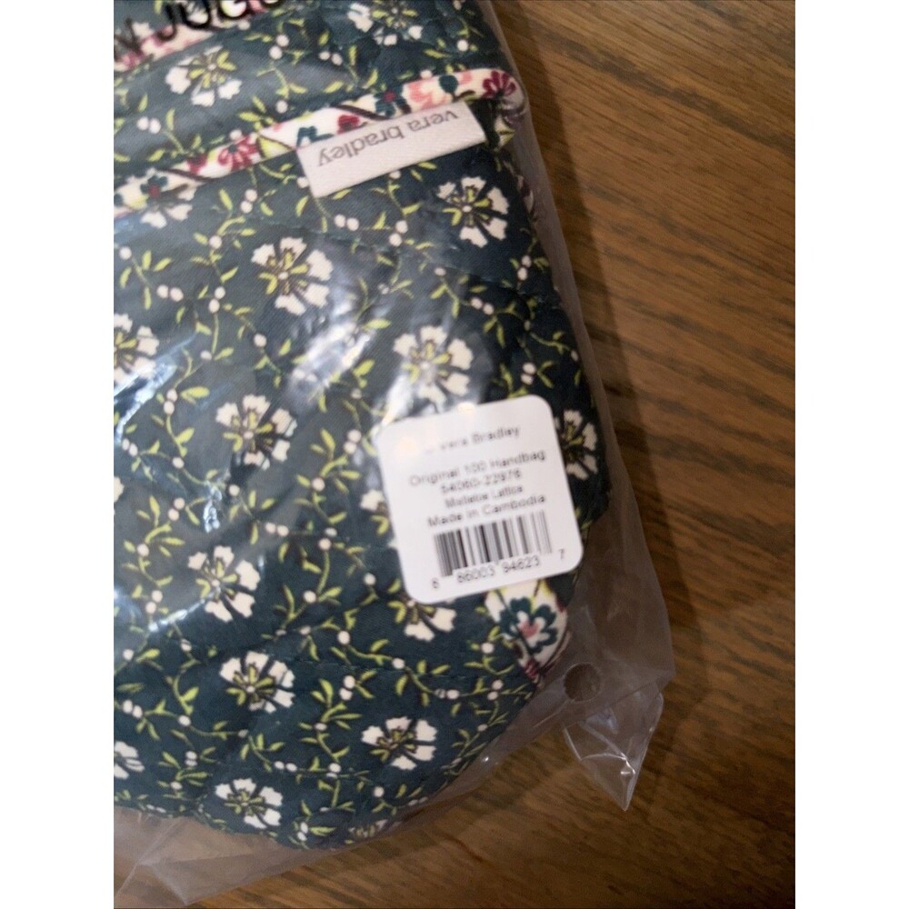 Vera Bradley 100 Handbag Shoulder Bag Purse Mistletoe Lattice Green Floral NWT - Picture 4 of 4